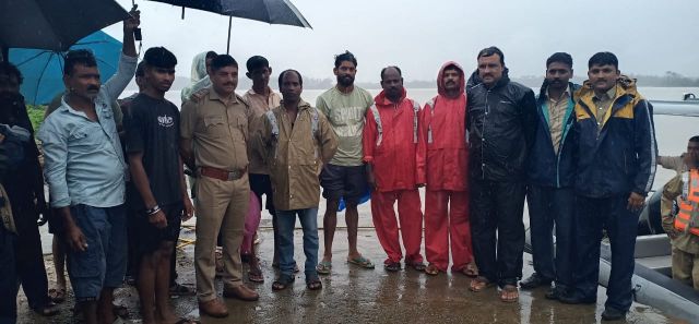 ಮೀನುಗಾರರ ಸಾಹಸದಿಂದ ಬದುಕಿದ ಲಾರಿ ಚಾಲಕ