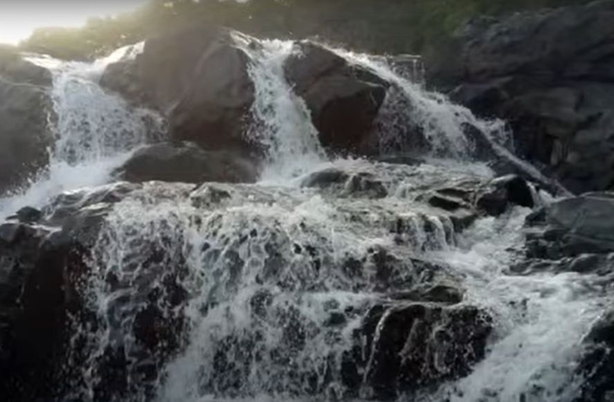 ಜೊಯಿಡಾದಲ್ಲಿ ಜಲಪಾತ ಸೃಷ್ಠಿಸಿದ ಪಾಂಡ್ರಿ ನದಿ..