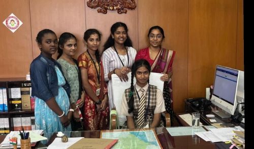 IAS ಓದುವ ಮುನ್ನ ಜಿಲ್ಲಾಧಿಕಾರಿಯಾದ ಯಲ್ಲಾಪುರದ ಹುಡುಗಿ!