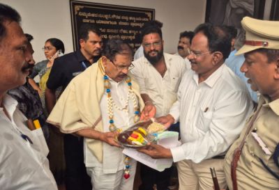 Home Minister listens to Madhavar's plea Eat apple pie with honey!