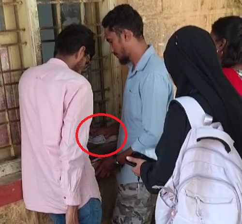 Say goodbye to phone pay say goodbye to Google pay Rs 100 bribe for a Rs 25 job!