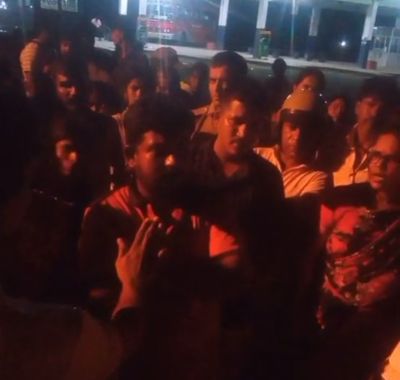 Alcohol intoxication Passenger caught among women Show of strength!