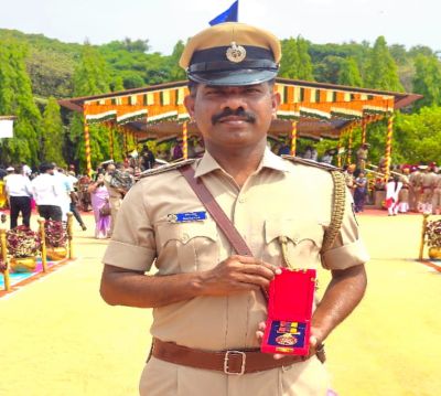 Chief Minister impressed by PSI This policeman is also a poet... and a writer!