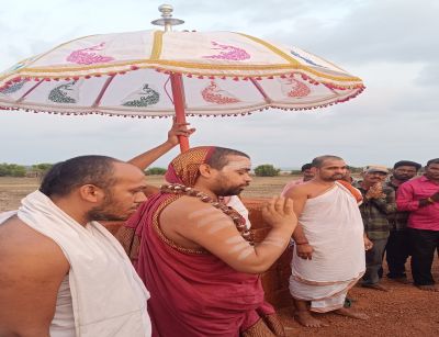 Opposition to commercial port Sringeri Sri stands in support of fishermen!