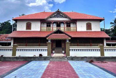ಅಂದದ ಮನೆಗೆ ಚಂದದ ಅಲಂಕಾರ: ಆಶ್ರಯ ನೀಡಿದ ಆಸರೆಗೆ 100ರ ಸಡಗರ!