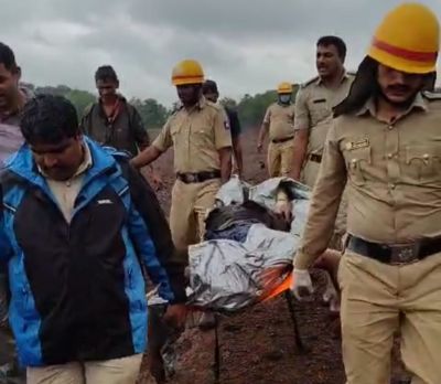 Police force walks 3km with a decomposed body!