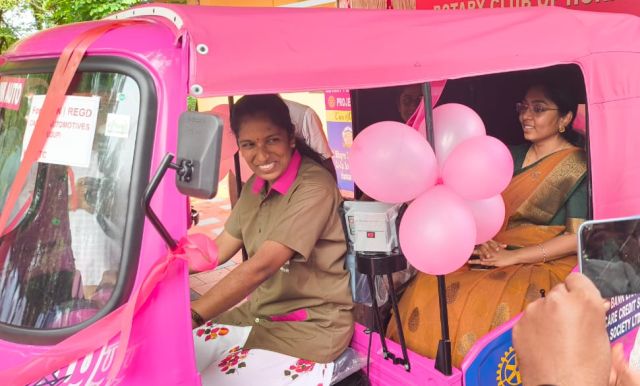 Daisy got out of the car and rode in a rickshaw!