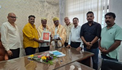 Karwar MLA Sail holds talks with contractors Promises to resolve issues