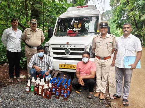 Mandya man caught transporting liquor!
