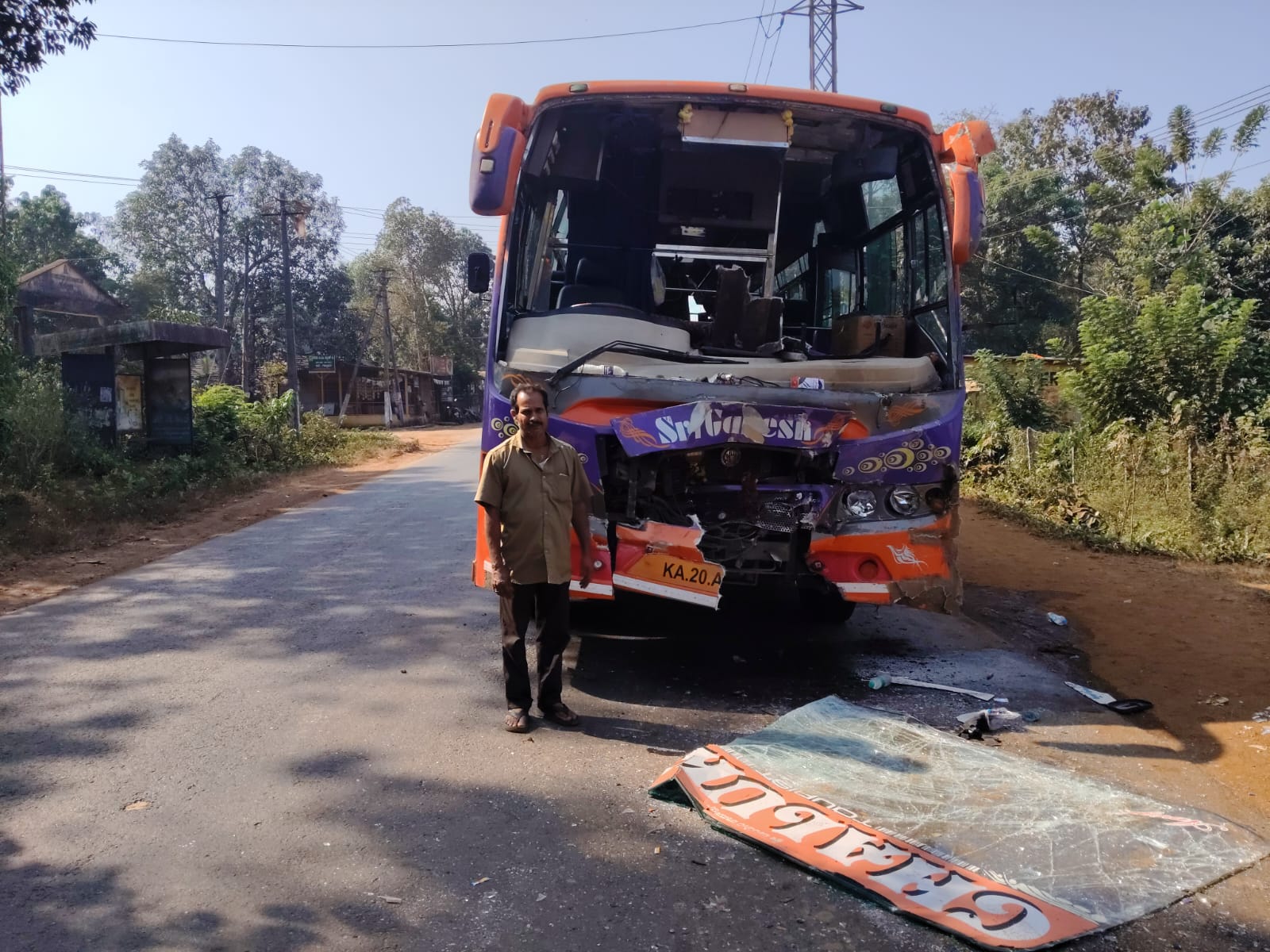 ಟ್ಯಾಂಕರ್ ಗೆ ಹಿಂಬದಿಯಿಂದ ಗುದ್ದಿದ ಖಾಸಗಿ ಬಸ್