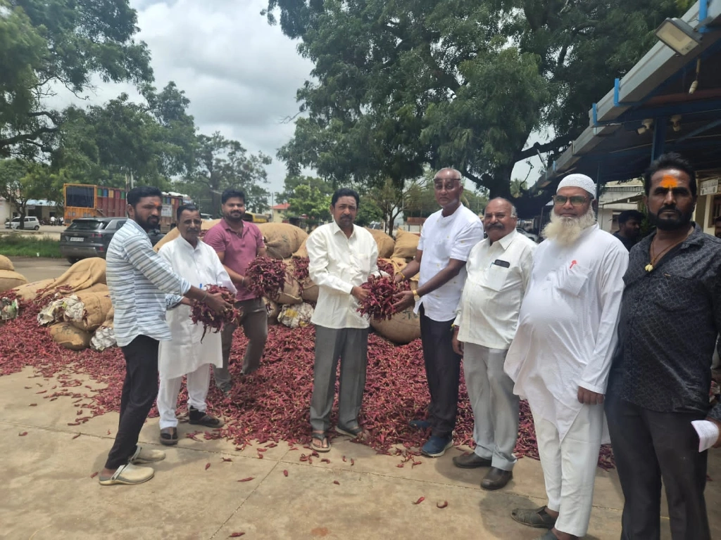 ಮಾರುಕಟ್ಟೆಗೆ ಬಂದ ಮೆಣಸು